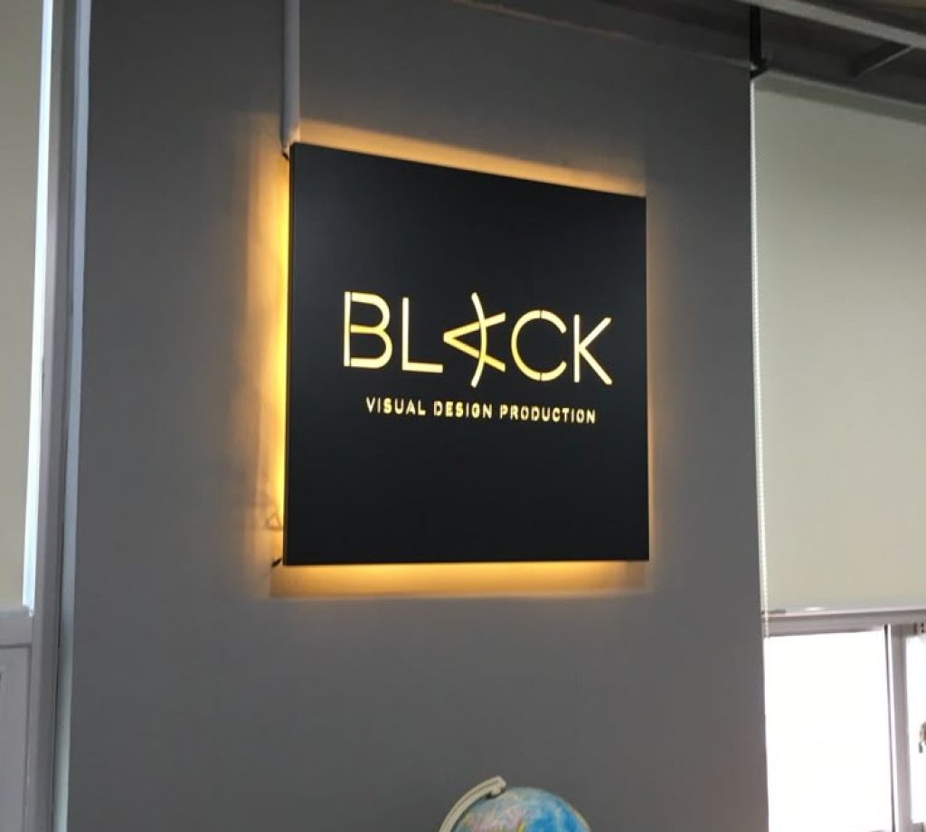 Neon Box black